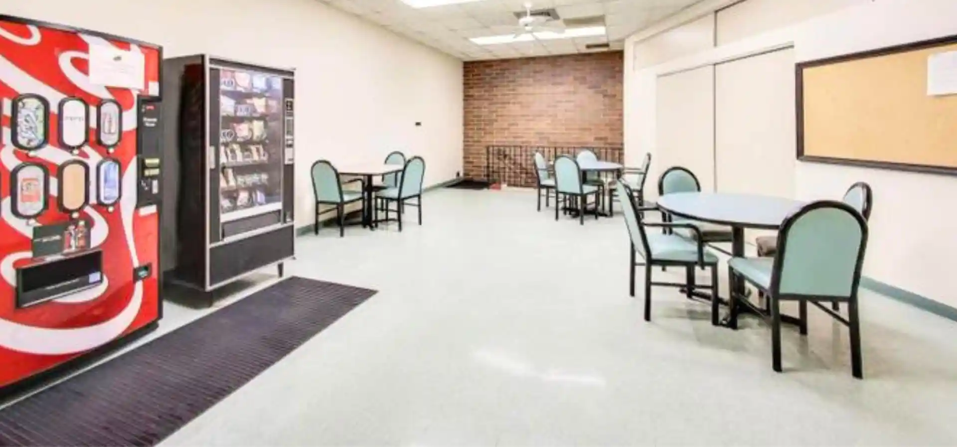 Listing Photo 31 - Condo for sale in 3700 Capri Ct located at 3700 Capri Ct, Glenview, IL 60025 - Unit #206