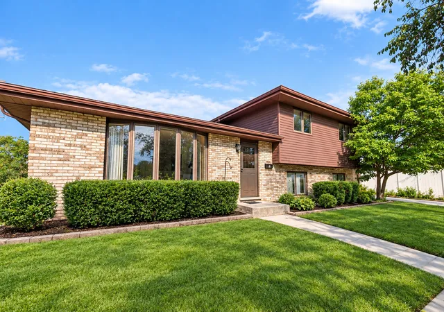 Photo 1 of Single family home for sale at 9837 S Kostner Ave, Oak Lawn, IL 60453 | MLS# 12791853 | Listing updated on 2026-10-27
