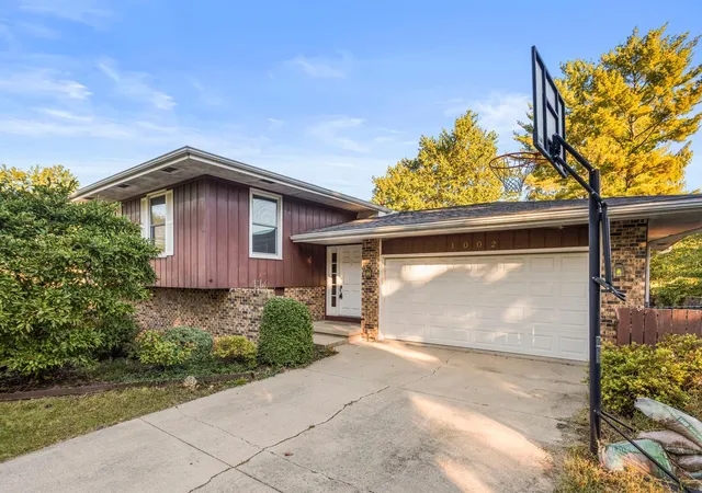 Single family home for sale at 1002 Shurts St, Urbana, IL 61801 | MLS# 12791862