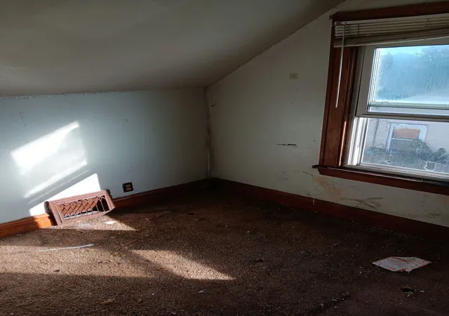 Photo 4 of Single family home for sale at 837 Commonwealth Ave, Waukegan, IL 60085 | MLS# 12791912 | Listing updated on 2026-10-28