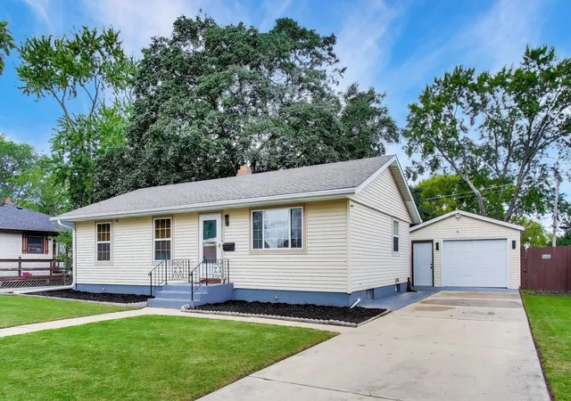 Photo 1 of Single family home for sale at 1721 W Illinois Ave, Aurora, IL 60506 | MLS# 12791918 | Listing updated on 2026-10-22