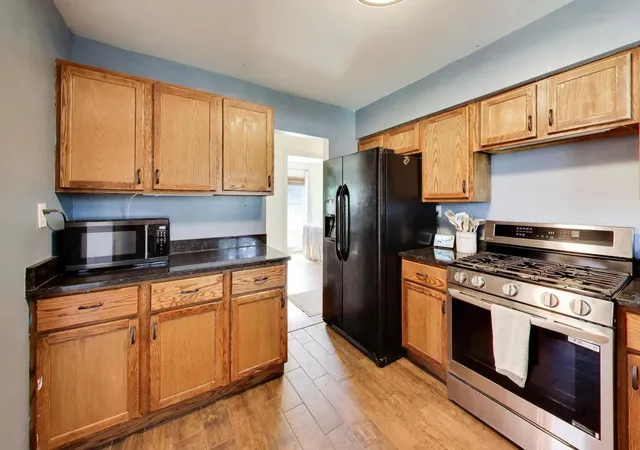 Photo 3 of Single family home for sale at 1721 W Illinois Ave, Aurora, IL 60506 | MLS# 12791918 | Listing updated on 2026-10-22