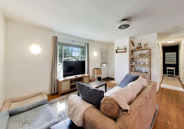 Photo 3 of Single family home for sale at 1721 W Illinois Ave, Aurora, IL 60506 | MLS# 12791918 | Listing updated on 2026-10-22