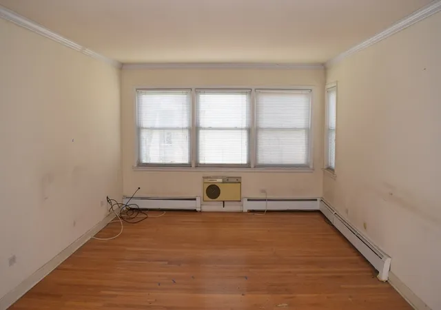 Listing Photo 4 - Condo for sale in building located at 7123 N Damen Ave, Chicago, IL 60645 - Unit #5E
