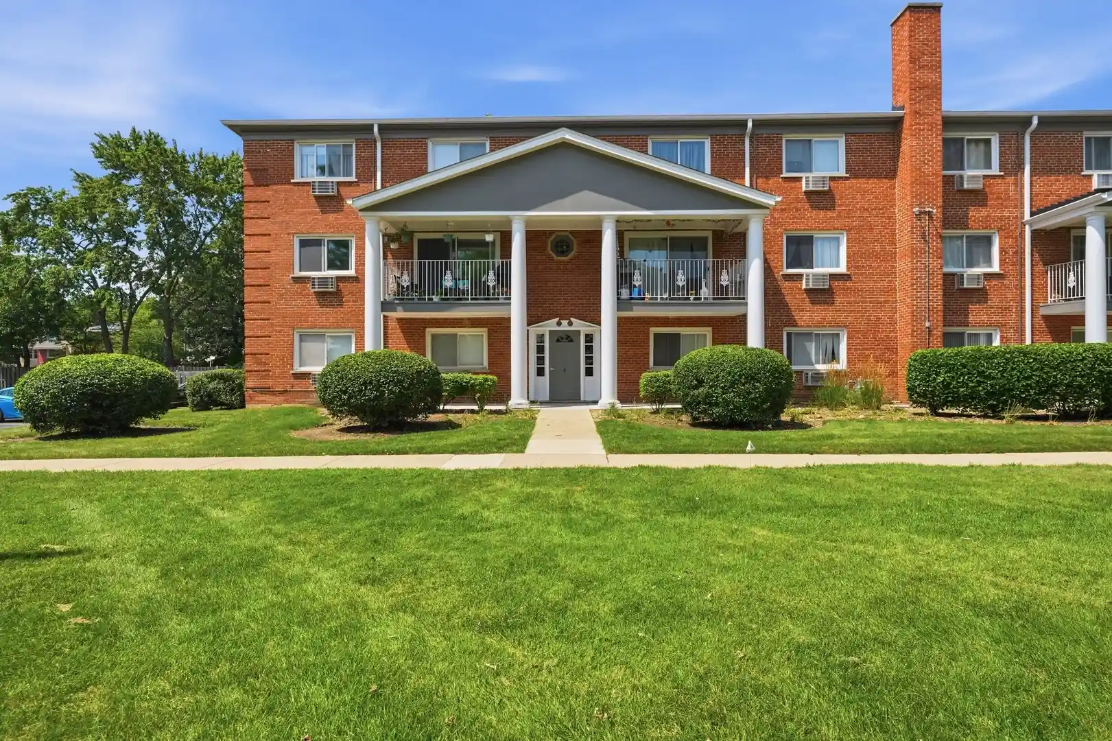 Listing Photo 1 - Condo for sale in 6 E Lillian Ave located at 6 E Lillian Ave, Arlington Heights, IL 60004 - Unit #2B