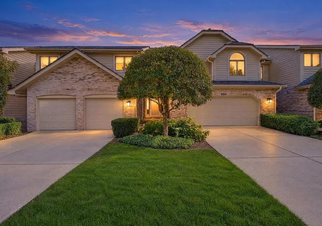 Townhouse for sale at 8521 Thistlewood Ct, Darien, IL 60561 | MLS# 12791938