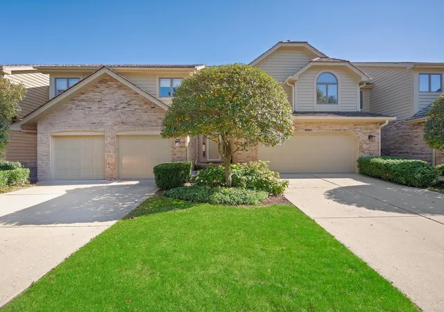 Photo 2 of Townhouse for sale at 8521 Thistlewood Ct, Darien, IL 60561 | MLS# 12791938 | Listing updated on 2026-10-23