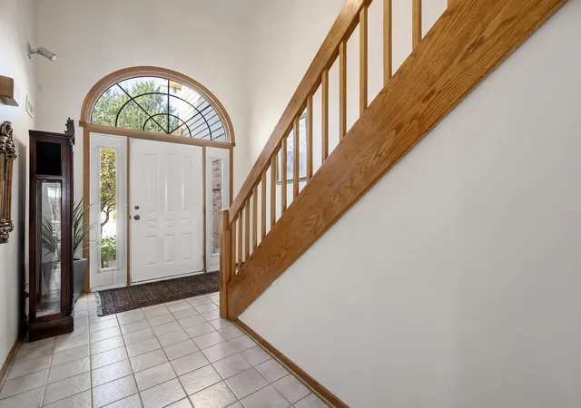 Photo 3 of Townhouse for sale at 8521 Thistlewood Ct, Darien, IL 60561 | MLS# 12791938 | Listing updated on 2026-10-23