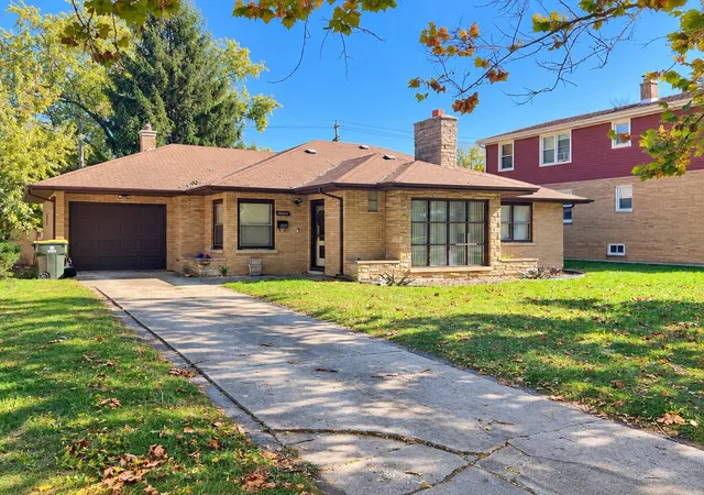 Single family home for sale at 18009 Wentworth Ave, Lansing, IL 60438 | MLS# 12791939