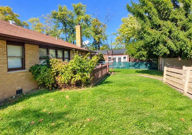 Photo 4 of Single family home for sale at 18009 Wentworth Ave, Lansing, IL 60438 | MLS# 12791939 | Listing updated on 2026-10-22