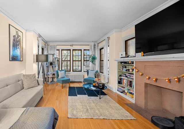 Photo 2 of Condo for sale at 2037 W Morse Ave #1, Chicago, IL 60645 | MLS# 12791941 | Listing updated on 2026-10-22