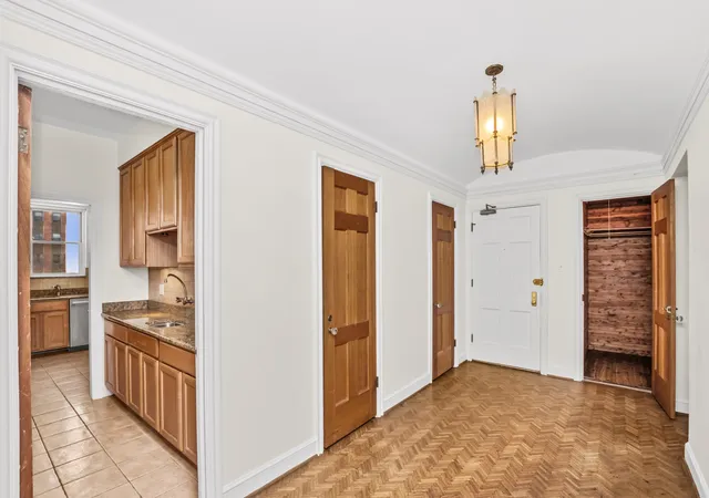 Listing Photo 5 - Condo for sale in building located at 2912 N Commonwealth Ave, Chicago, IL 60657 - Unit #5A