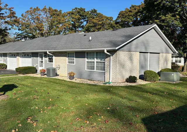 Photo 2 of Condo for sale at 7306 Dunwood Ct #7306, Fox Lake, IL 60020 | MLS# 12791946 | Listing updated on 2026-10-27