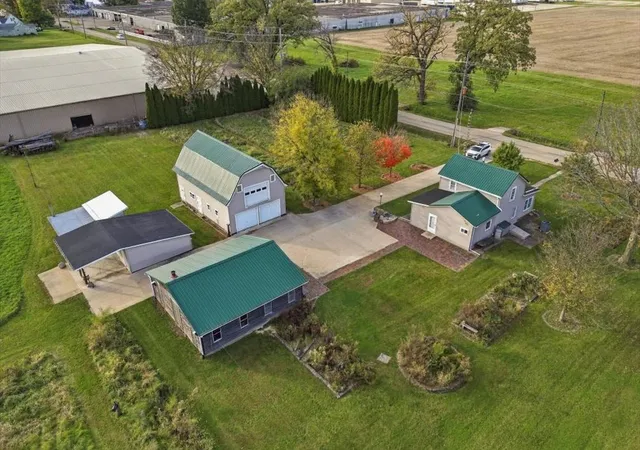 Photo 3 of Single family home for sale at 895 Stony Point, Dixon, IL 61021 | MLS# 12791953 | Listing updated on 2026-10-22