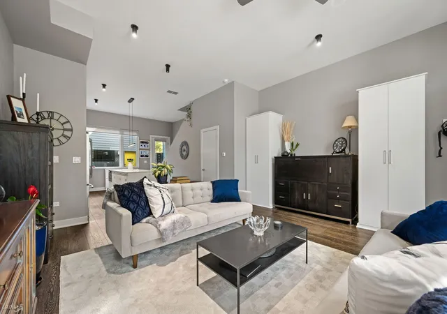 Photo 4 of Townhouse for sale at 202 Harrison St, Oak Park, IL 60304 | MLS# 12791956 | Listing updated on 2026-10-22