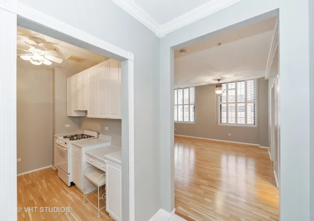 Listing Photo 4 - Condo for sale in building located at 330 S Michigan Ave, Chicago, IL 60604 - Unit #1910