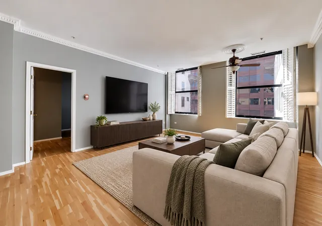Listing Photo 5 - Condo for sale in building located at 330 S Michigan Ave, Chicago, IL 60604 - Unit #1910