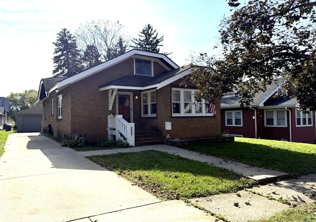 Photo 3 of Single family home for sale at 2337 17th Avenue, Rockford, IL 61104 | MLS# 12791969 | Listing updated on 2026-10-28