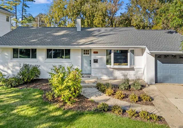 Photo 2 of Single family home for sale at 414 Austin St, Downers Grove, IL 60515 | MLS# 12791977 | Listing updated on 2026-10-23