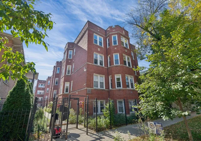 Condo for sale at 1641 W Lunt Ave #3N, Chicago, IL 60626 | MLS# 12791982