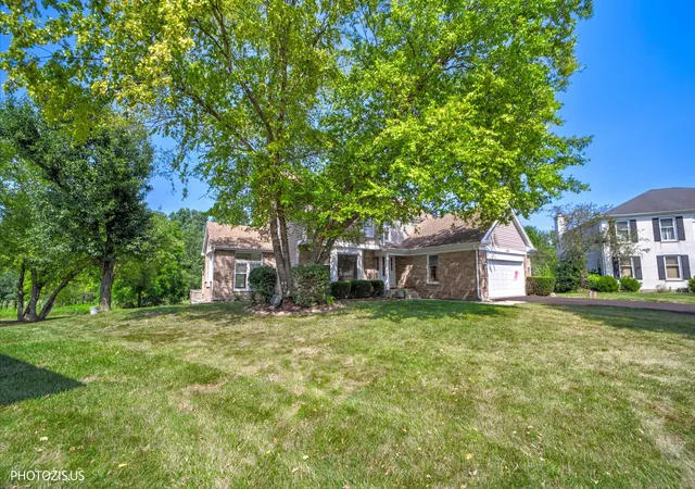 Photo 2 of Single family home for sale at 970 Ponderosa Ln, Hoffman Estates, IL 60010 | MLS# 12791996 | Listing updated on 2026-10-22
