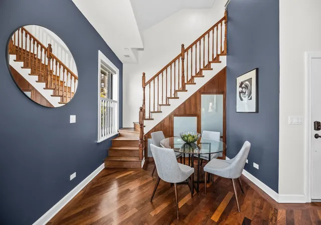 Listing Photo 5 - Condo for sale in building located at 555 W Briar Pl, Chicago, IL 60657 - Unit #302