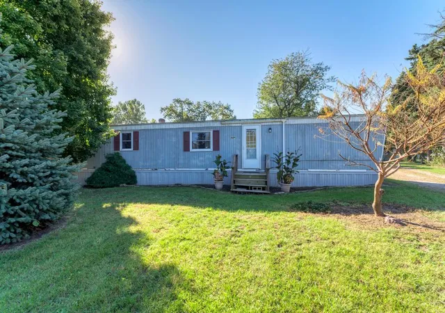 Photo 3 of Manufactured home for sale at 529 E Mesa Dr, Godley, IL 60407 | MLS# 12792047 | Listing updated on 2026-10-27
