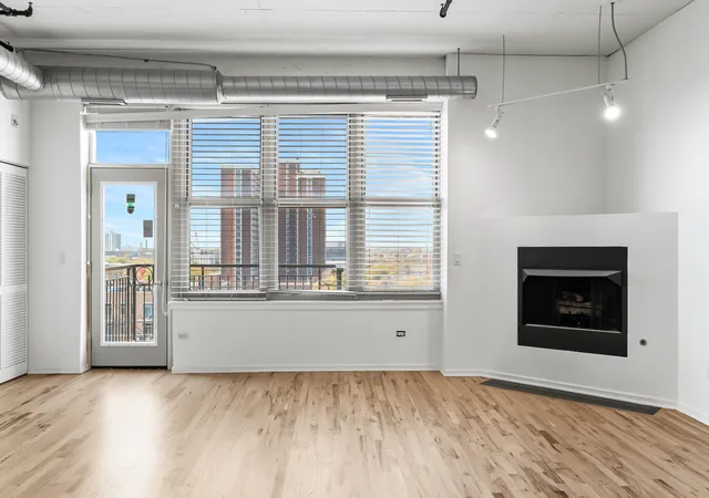 Photo 3 of Condo for sale at 6 S Laflin St #819, Chicago, IL 60607 | MLS# 12792065 | Listing updated on 2026-10-29