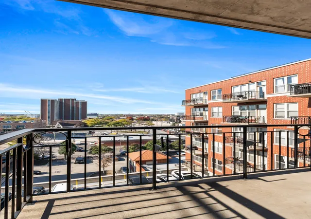 Photo 4 of Condo for sale at 6 S Laflin St #819, Chicago, IL 60607 | MLS# 12792065 | Listing updated on 2026-10-29
