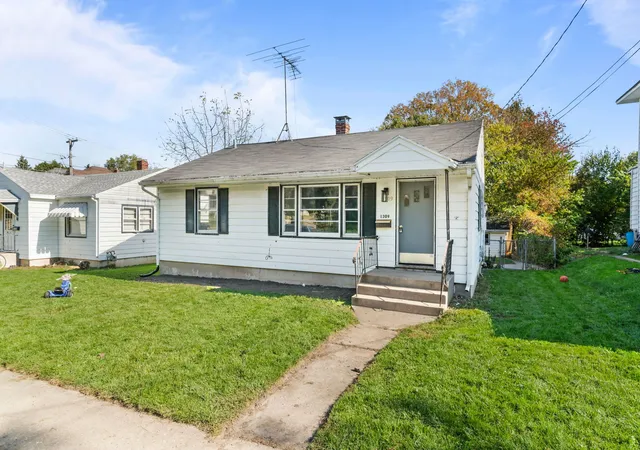 Photo 2 of Single family home for sale at 1309 S Float Ave, Freeport, IL 61032 | MLS# 12792075 | Listing updated on 2026-10-27