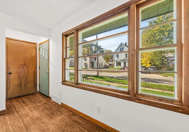 Photo 3 of Single family home for sale at 1309 S Float Ave, Freeport, IL 61032 | MLS# 12792075 | Listing updated on 2026-10-27