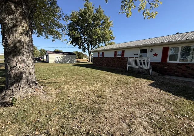Photo 3 of Single family home for sale at 600 S Spruce St, Patoka, IL 62875 | MLS# 12792077 | Listing updated on 2026-10-28
