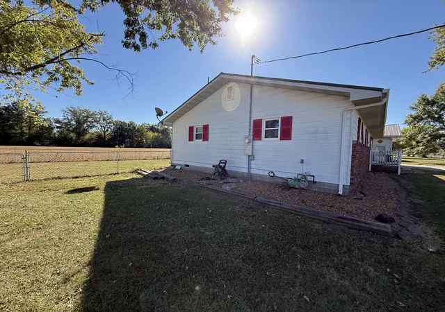 Photo 4 of Single family home for sale at 600 S Spruce St, Patoka, IL 62875 | MLS# 12792077 | Listing updated on 2026-10-28