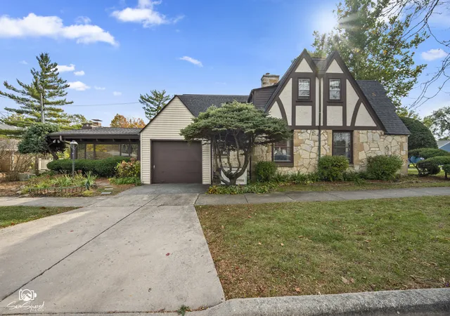 Photo 2 of Single family home for sale at 420 Mack St, Joliet, IL 60435 | MLS# 12792099 | Listing updated on 2026-10-28
