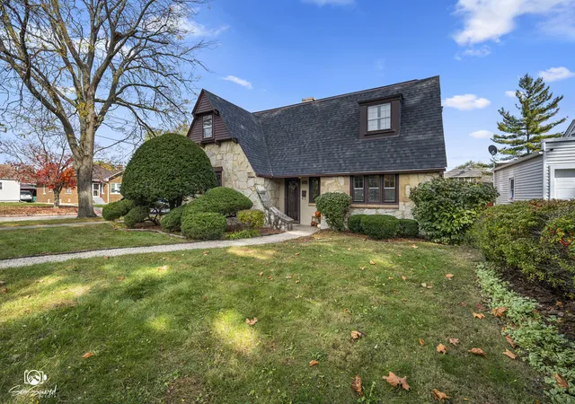 Photo 3 of Single family home for sale at 420 Mack St, Joliet, IL 60435 | MLS# 12792099 | Listing updated on 2026-10-28