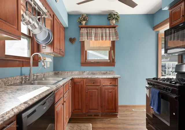 Photo 3 of Single family home for sale at 164 S Du Bois Ave, Elgin, IL 60123 | MLS# 12792100 | Listing updated on 2026-10-23