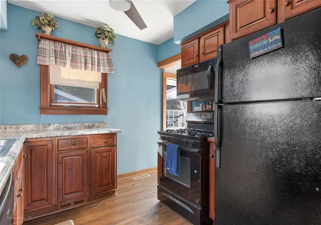 Photo 4 of Single family home for sale at 164 S Du Bois Ave, Elgin, IL 60123 | MLS# 12792100 | Listing updated on 2026-10-23