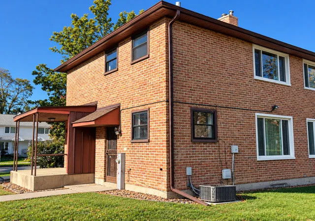Photo 2 of Townhouse for sale at 305 Dogwood St, Park Forest, IL 60466 | MLS# 12792103 | Listing updated on 2026-10-22