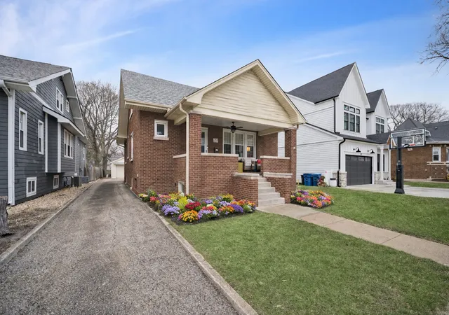 Photo 1 of Single family home for sale at 283 N Michigan Ave, Elmhurst, IL 60126 | MLS# 12792105 | Listing updated on 2026-10-22