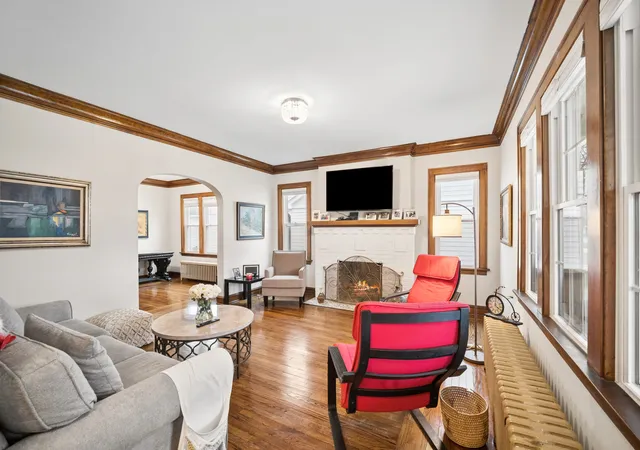 Photo 2 of Single family home for sale at 283 N Michigan Ave, Elmhurst, IL 60126 | MLS# 12792105 | Listing updated on 2026-10-22