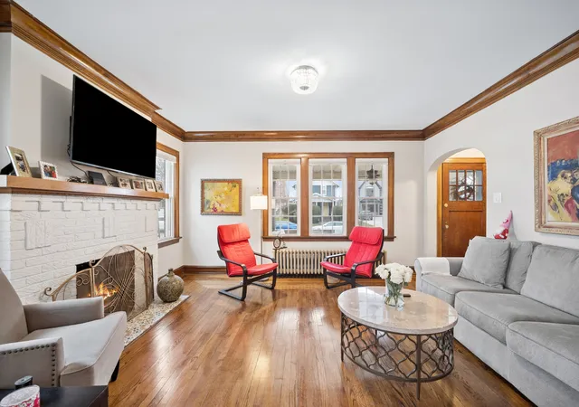 Photo 3 of Single family home for sale at 283 N Michigan Ave, Elmhurst, IL 60126 | MLS# 12792105 | Listing updated on 2026-10-22