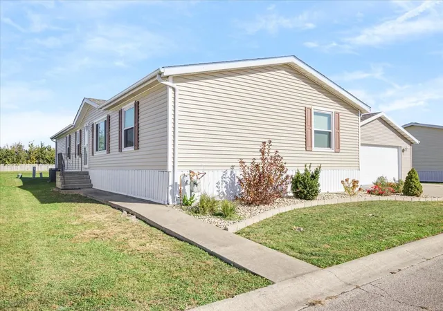 Photo 1 of Manufactured home for sale at 405 Autumn Oaks Rd, Chenoa, IL 61726 | MLS# 12792114 | Listing updated on 2026-10-28