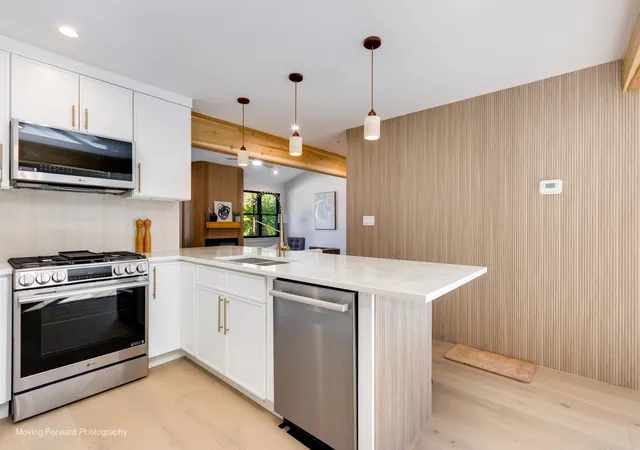 Photo 4 of Single family home for sale at 857 S Poplar Ave, Elmhurst, IL 60126 | MLS# 12792118 | Listing updated on 2026-10-22