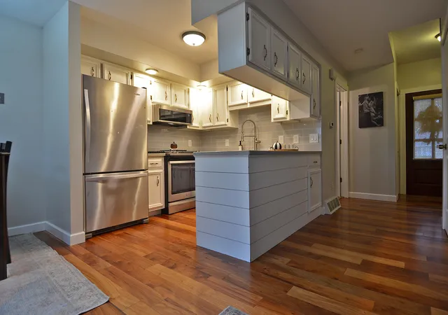 Photo 3 of House for sale at 853 W Mckinley Rd, Ottawa, IL 61350 | MLS# 12792127 | Listing updated on 2026-10-27