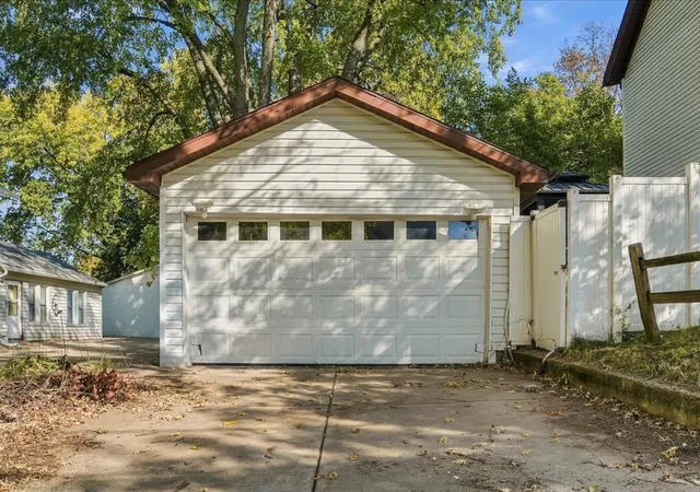 Photo 3 of Single family home for sale at 321 W 6th Street, Dixon, IL 61021 | MLS# 12792137 | Listing updated on 2026-10-29