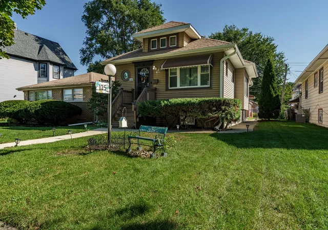 Photo 2 of Single family home for sale at 125 S 21st Avenue, Maywood, IL 60153 | MLS# 12792146 | Listing updated on 2026-10-23