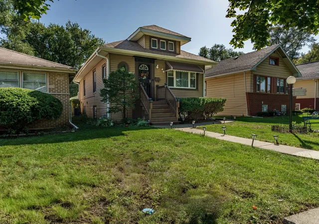 Photo 3 of Single family home for sale at 125 S 21st Avenue, Maywood, IL 60153 | MLS# 12792146 | Listing updated on 2026-10-23