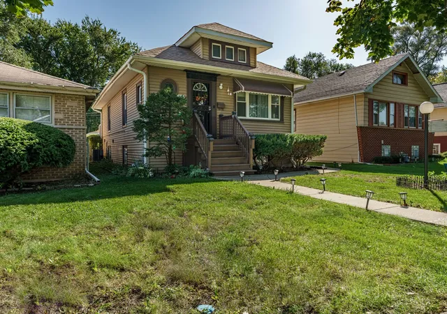 Photo 4 of Single family home for sale at 125 S 21st Avenue, Maywood, IL 60153 | MLS# 12792146 | Listing updated on 2026-10-23