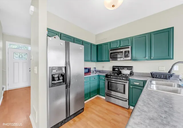 Photo 4 of Single family home for sale at 1978 Middlebury Dr, Aurora, IL 60503 | MLS# 12792161 | Listing updated on 2026-10-23