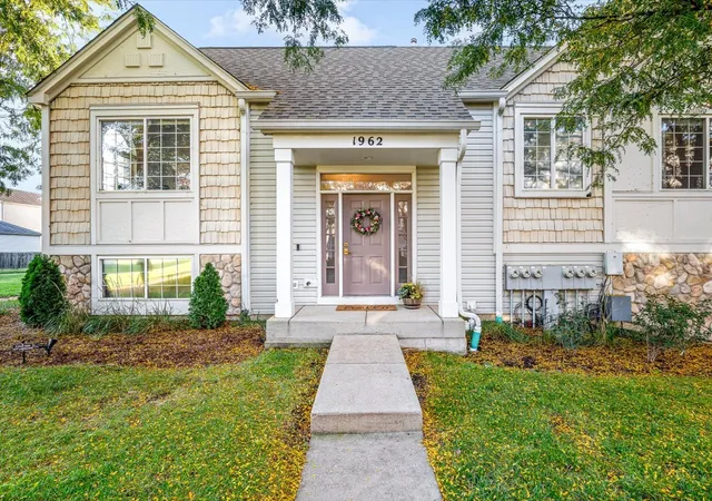 Photo 1 of Townhouse for sale at 1962 Middlebury Dr, Aurora, IL 60503 | MLS# 12792168 | Listing updated on 2026-10-22